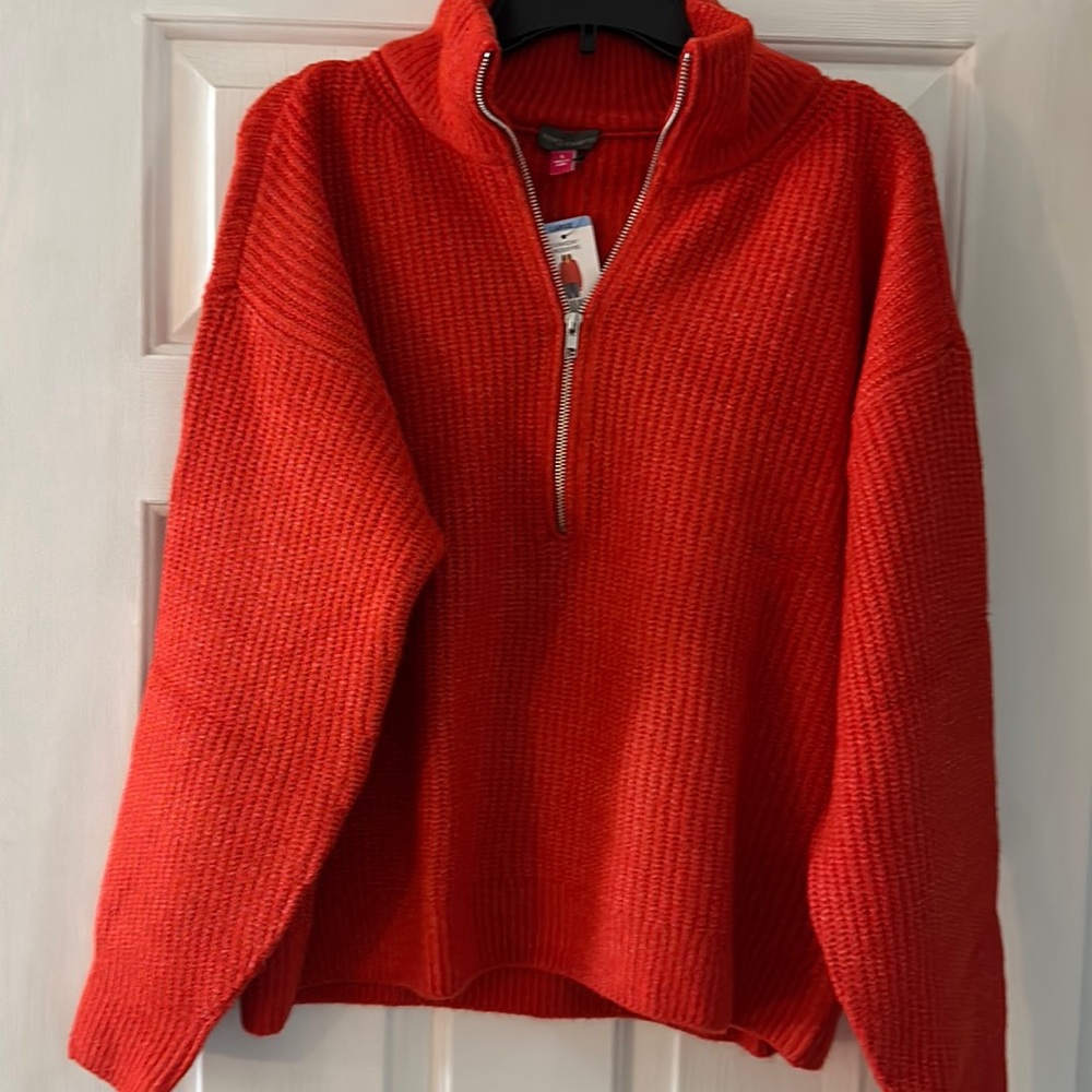 Lg red VINCE CAMUTO sweater